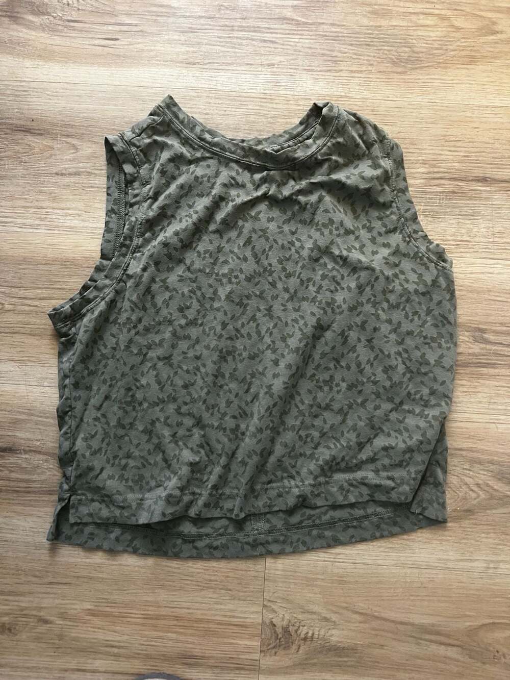 All In Motion Crop Tank Top Size XL Olive Leaf Print